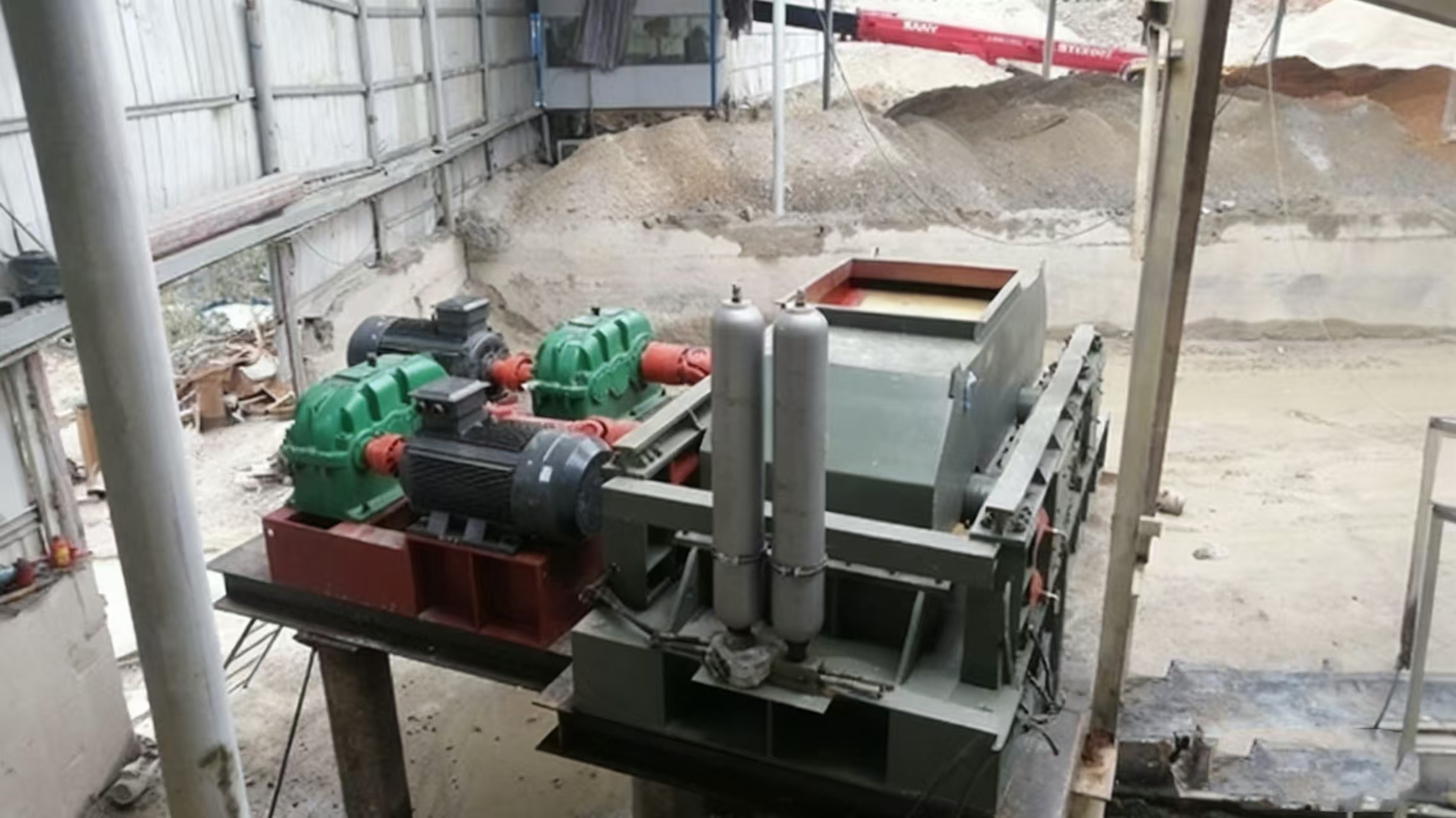 The hydraulic roller sand making machine shipped by Kaituo Machinery to Colombia